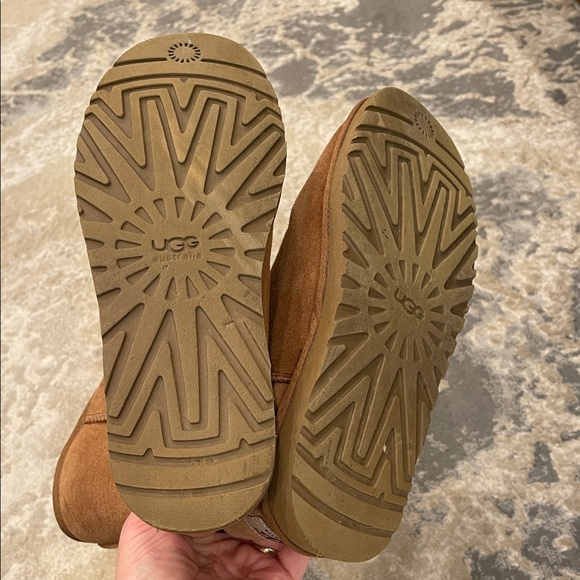 UGG Women's Classic Size 7 - Picture 6 of 8